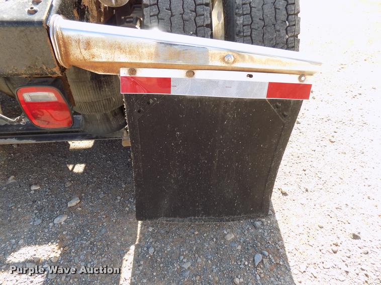 image for item DA6067 2000 Peterbilt 379 semi truck