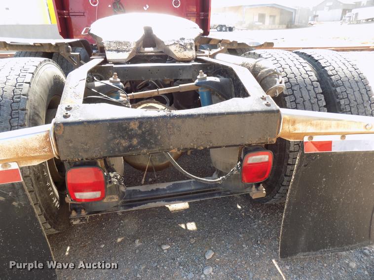 image for item DA6067 2000 Peterbilt 379 semi truck