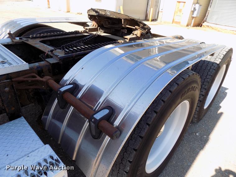 image for item DA6067 2000 Peterbilt 379 semi truck