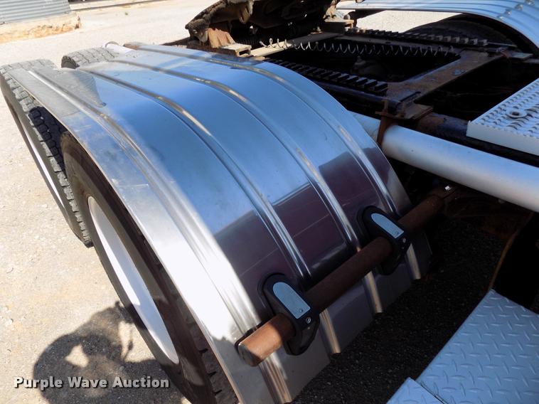 image for item DA6067 2000 Peterbilt 379 semi truck