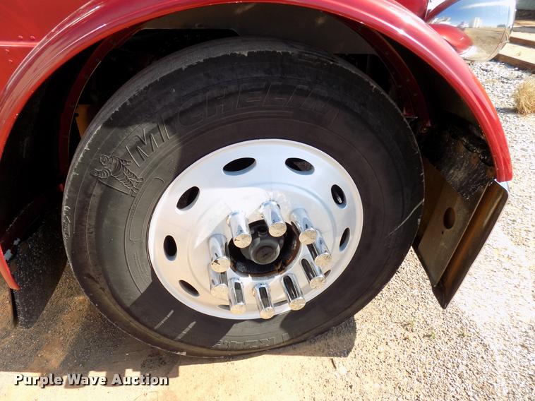 image for item DA6067 2000 Peterbilt 379 semi truck