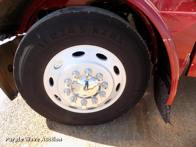 image for item DA6067 2000 Peterbilt 379 semi truck