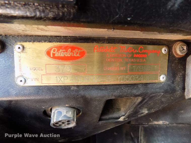 image for item DA6067 2000 Peterbilt 379 semi truck