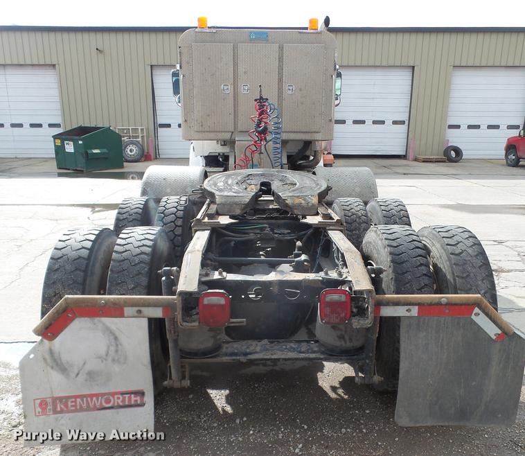 image for item DA8054 2002 Sterling L9500 semi truck