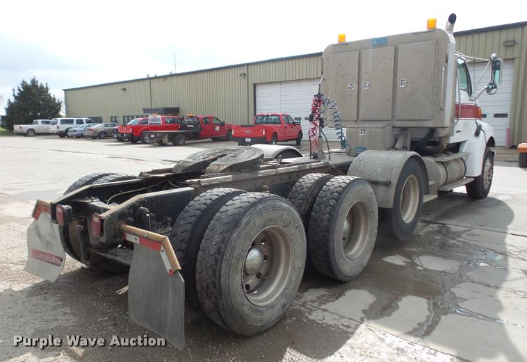 image for item DA8054 2002 Sterling L9500 semi truck
