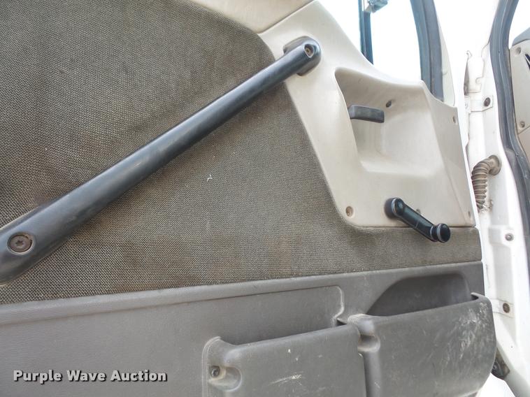 image for item DA8054 2002 Sterling L9500 semi truck