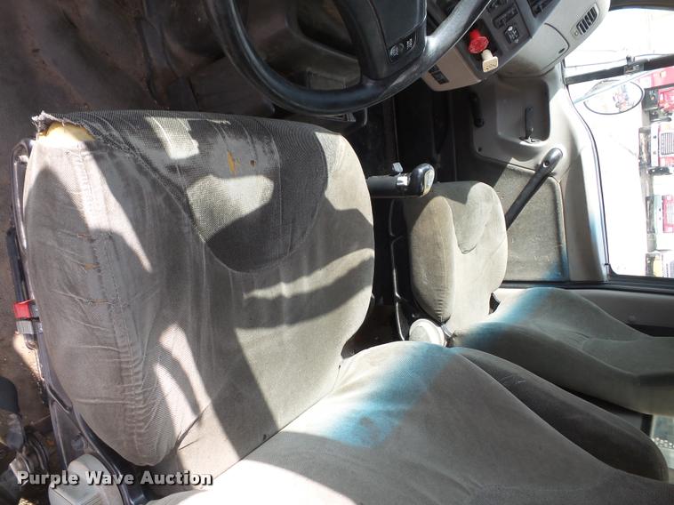 image for item DA8054 2002 Sterling L9500 semi truck