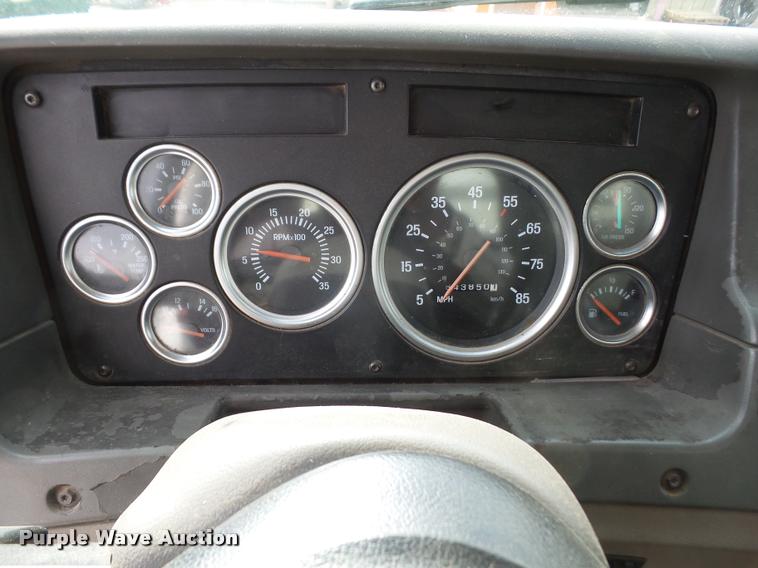 image for item DA8054 2002 Sterling L9500 semi truck