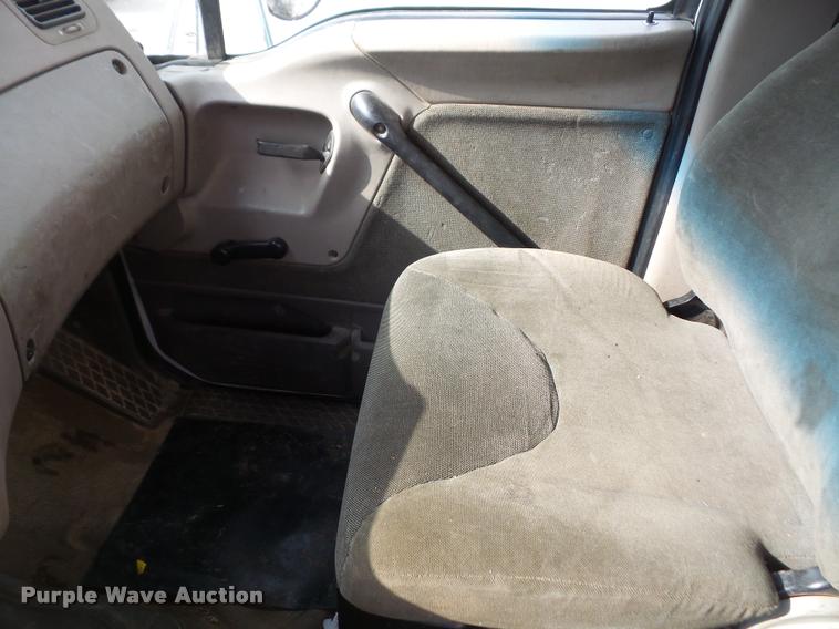 image for item DA8054 2002 Sterling L9500 semi truck