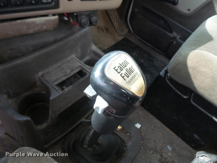 image for item DA8054 2002 Sterling L9500 semi truck