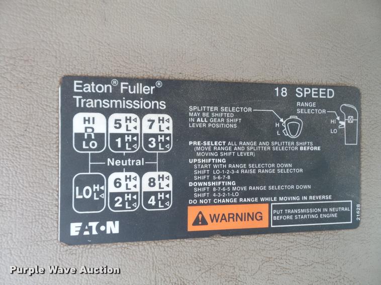 image for item DA8054 2002 Sterling L9500 semi truck