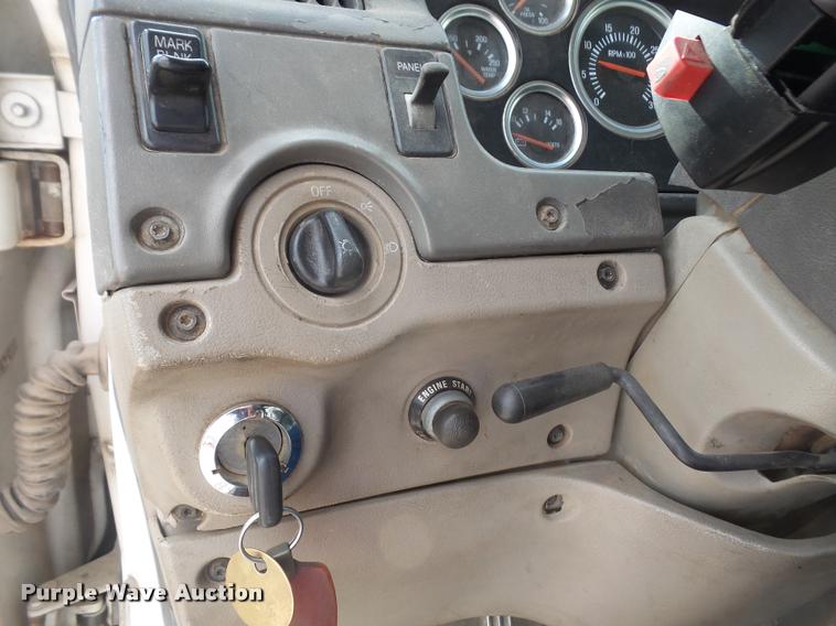 image for item DA8054 2002 Sterling L9500 semi truck