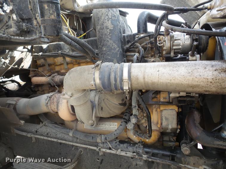 image for item DA8054 2002 Sterling L9500 semi truck