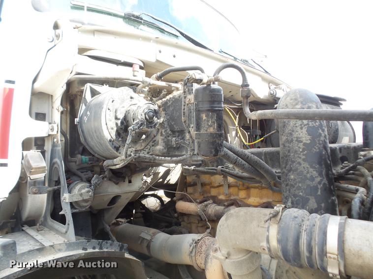 image for item DA8054 2002 Sterling L9500 semi truck