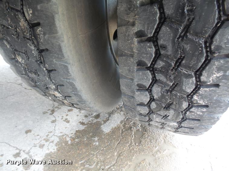 image for item DA8054 2002 Sterling L9500 semi truck