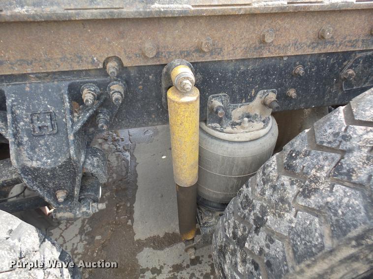 image for item DA8054 2002 Sterling L9500 semi truck