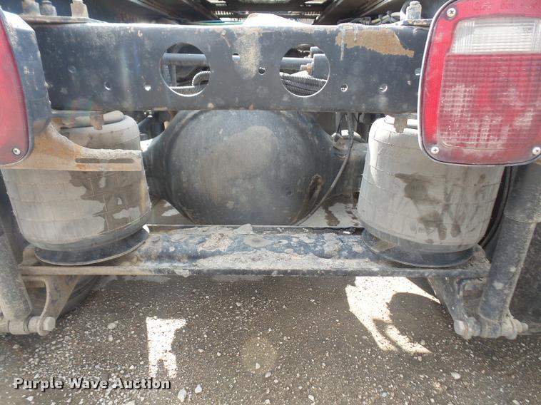 image for item DA8054 2002 Sterling L9500 semi truck