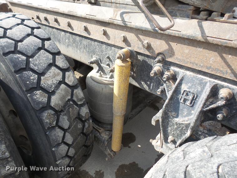 image for item DA8054 2002 Sterling L9500 semi truck