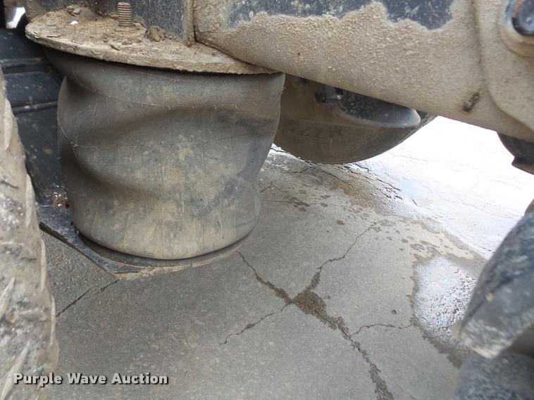 image for item DA8054 2002 Sterling L9500 semi truck