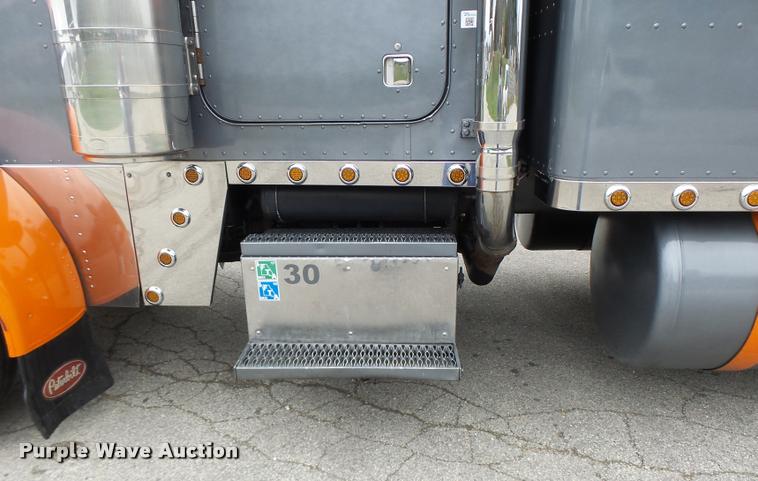 image for item DB1301 1988 Peterbilt 379 semi truck