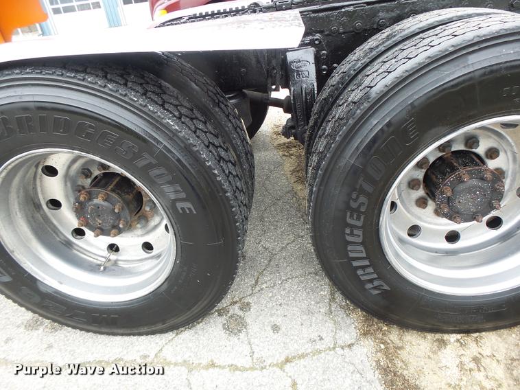 image for item DB1301 1988 Peterbilt 379 semi truck