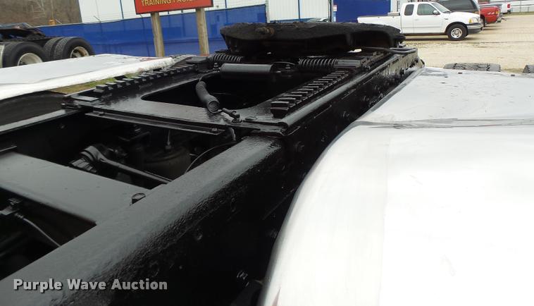 image for item DB1301 1988 Peterbilt 379 semi truck