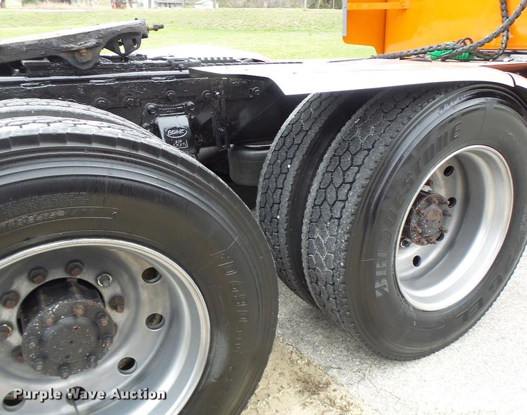 image for item DB1301 1988 Peterbilt 379 semi truck