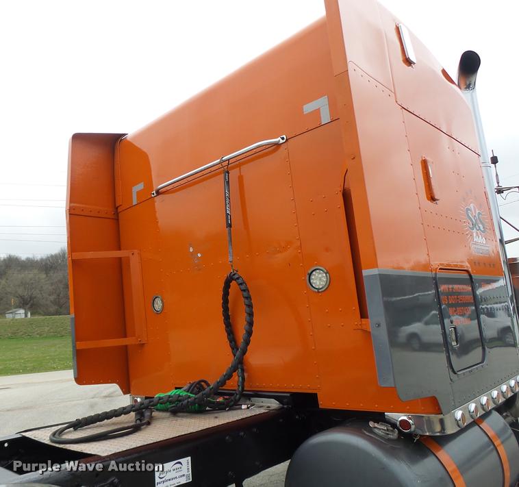 image for item DB1301 1988 Peterbilt 379 semi truck