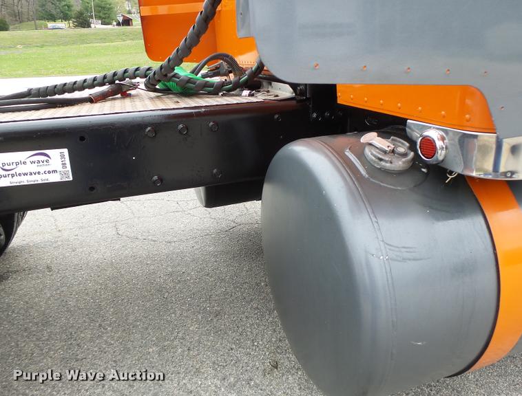 image for item DB1301 1988 Peterbilt 379 semi truck