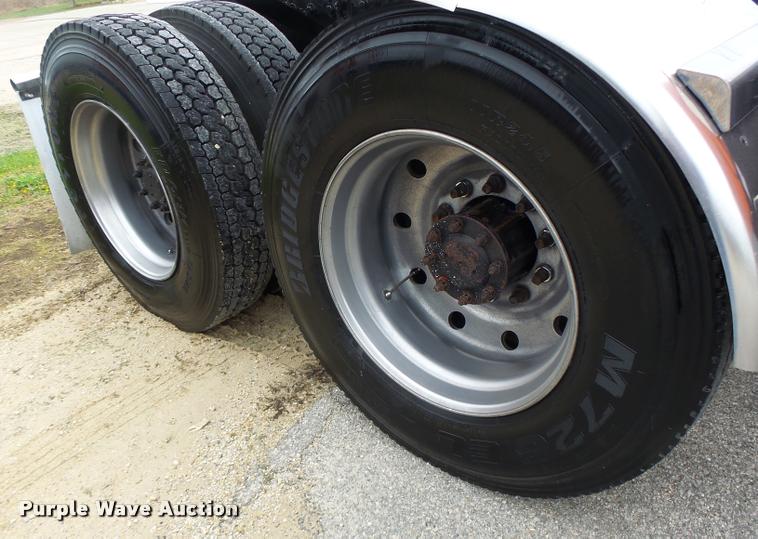 image for item DB1301 1988 Peterbilt 379 semi truck