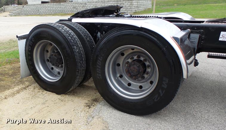 image for item DB1301 1988 Peterbilt 379 semi truck