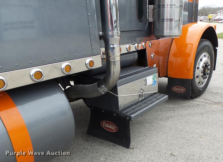 image for item DB1301 1988 Peterbilt 379 semi truck