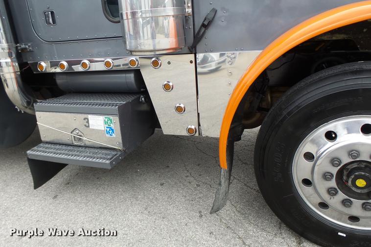 image for item DB1301 1988 Peterbilt 379 semi truck