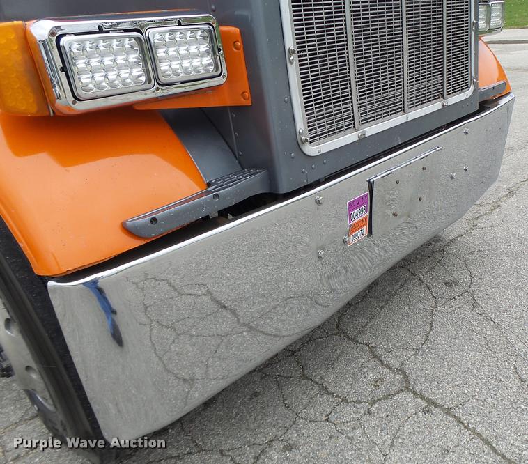 image for item DB1301 1988 Peterbilt 379 semi truck