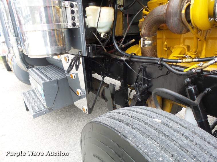 image for item DB1301 1988 Peterbilt 379 semi truck