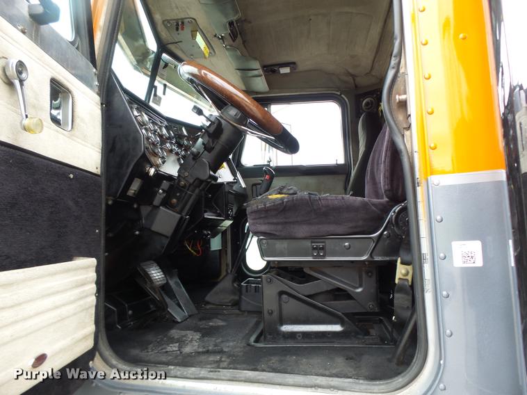 image for item DB1301 1988 Peterbilt 379 semi truck