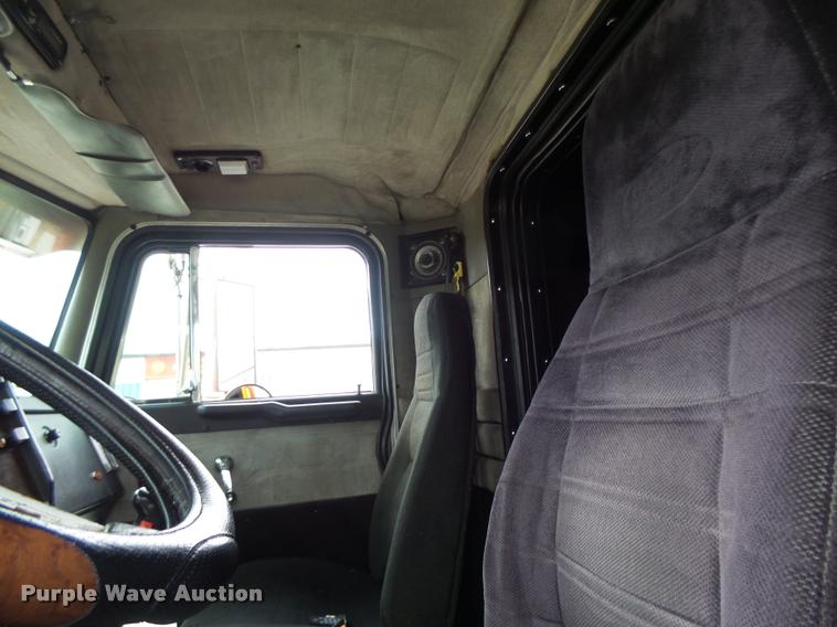 image for item DB1301 1988 Peterbilt 379 semi truck