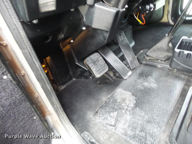 image for item DB1301 1988 Peterbilt 379 semi truck