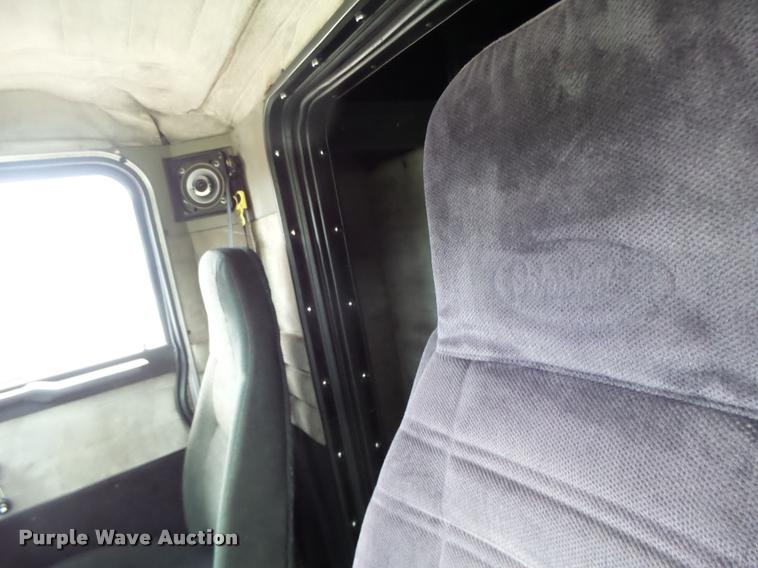 image for item DB1301 1988 Peterbilt 379 semi truck