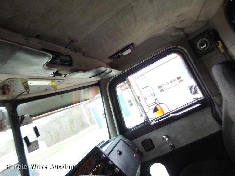 image for item DB1301 1988 Peterbilt 379 semi truck