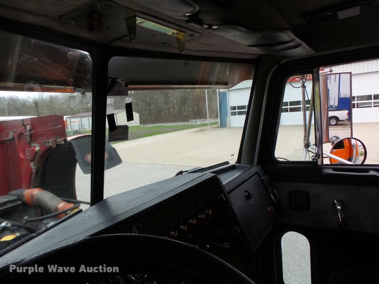 image for item DB1301 1988 Peterbilt 379 semi truck