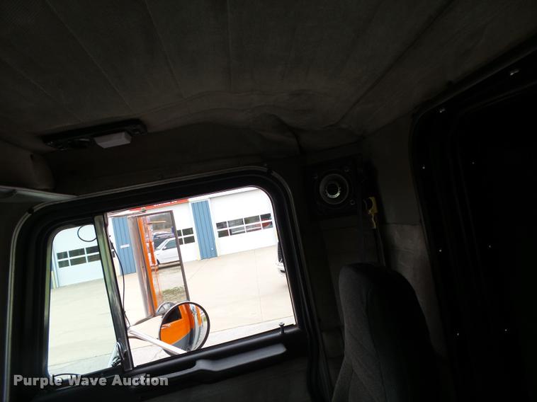 image for item DB1301 1988 Peterbilt 379 semi truck