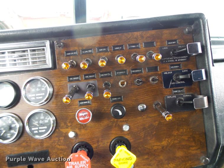 image for item DB1301 1988 Peterbilt 379 semi truck