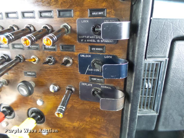 image for item DB1301 1988 Peterbilt 379 semi truck