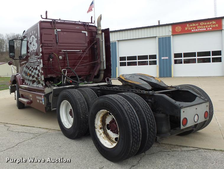 image for item DB1302 2001 Volvo VNL semi truck