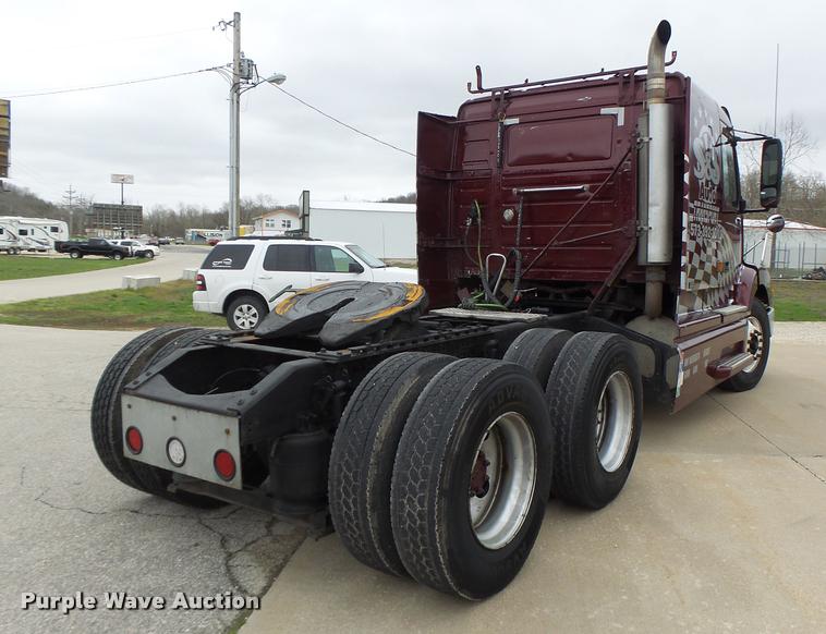 image for item DB1302 2001 Volvo VNL semi truck