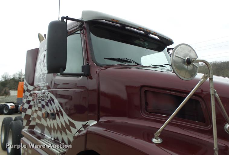 image for item DB1302 2001 Volvo VNL semi truck