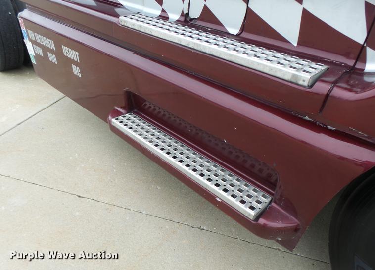 image for item DB1302 2001 Volvo VNL semi truck