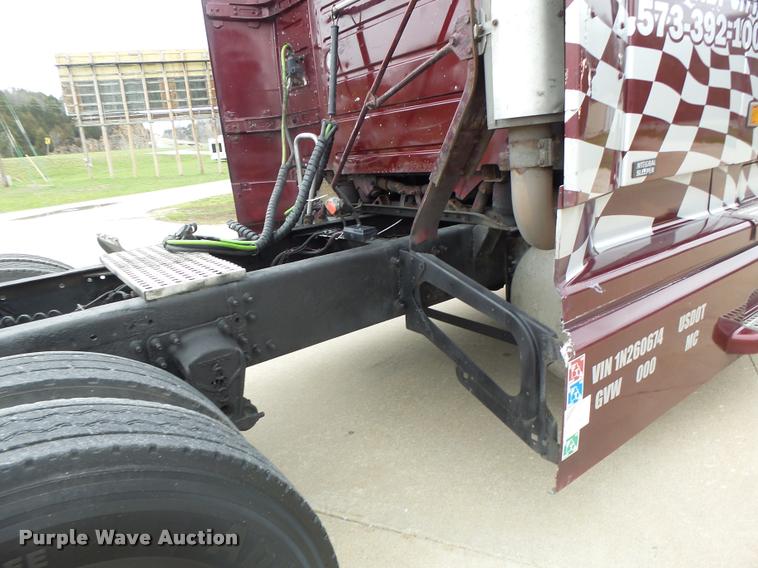 image for item DB1302 2001 Volvo VNL semi truck