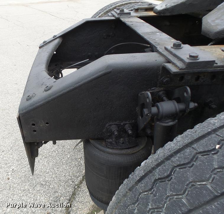 image for item DB1302 2001 Volvo VNL semi truck